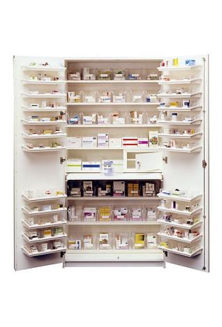 Medikamentenschrank weiß abschließbar mit Türbestückung | online kaufen